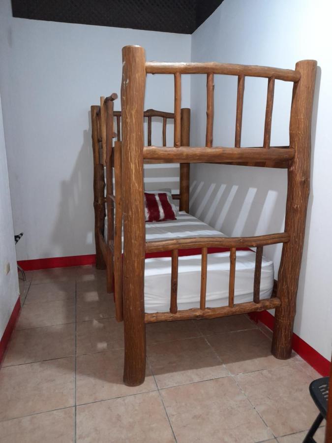 Hostal Blood Moon Río Dulce Exterior foto