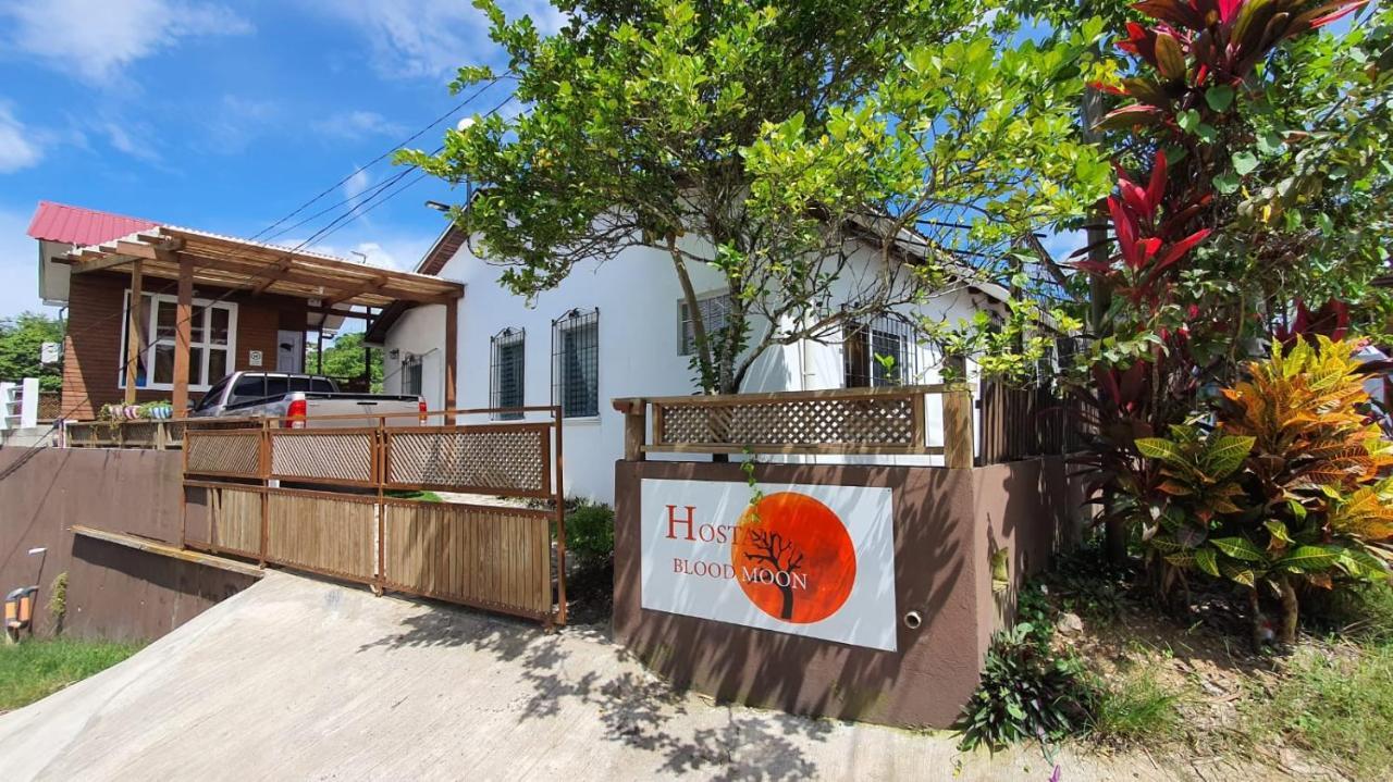 Hostal Blood Moon Río Dulce Exterior foto